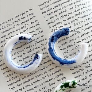 chunky stone look large hoop statement jewelry cobalt blue